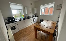 2 Bed Apartment Complete With Bedding And Towels